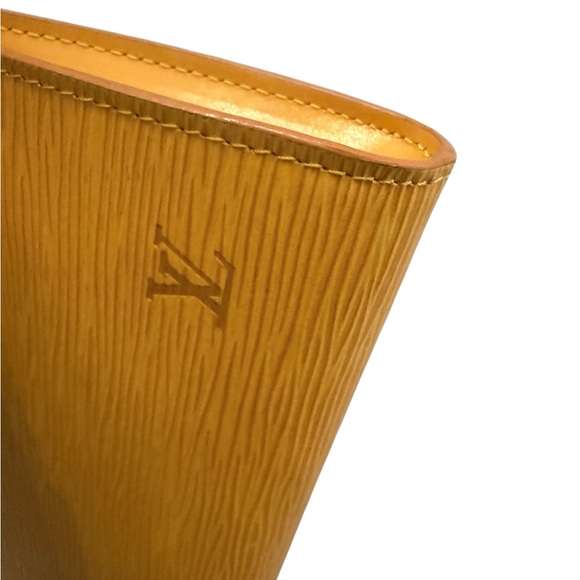 Louis Vuitton Yellow Pochette Accessoires Epi Leather - Picture 4 of 14